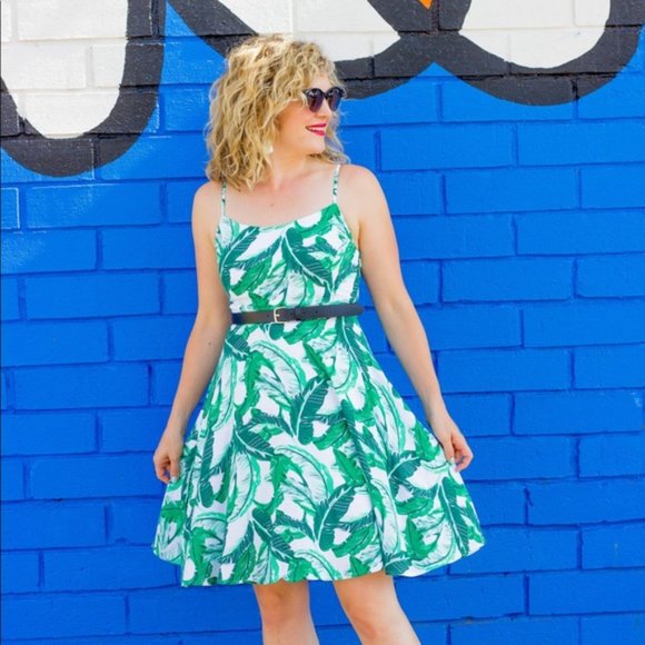 Old Navy Dresses & Skirts - Old Navy Island Vibes Palm Banana Leaf Dress